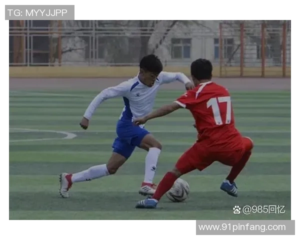 阳光帅气的足球明星男孩展现青春活力与运动激情的完美形象